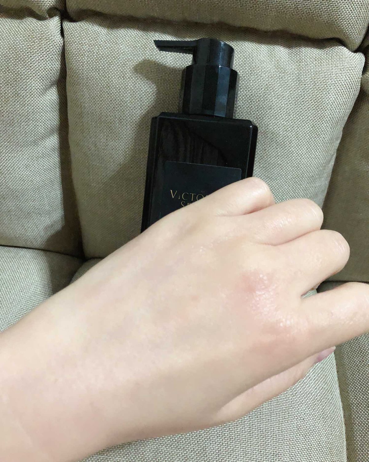 新春晒单挑战  维密身体乳~  上篇说了目前最喜欢两款维密的