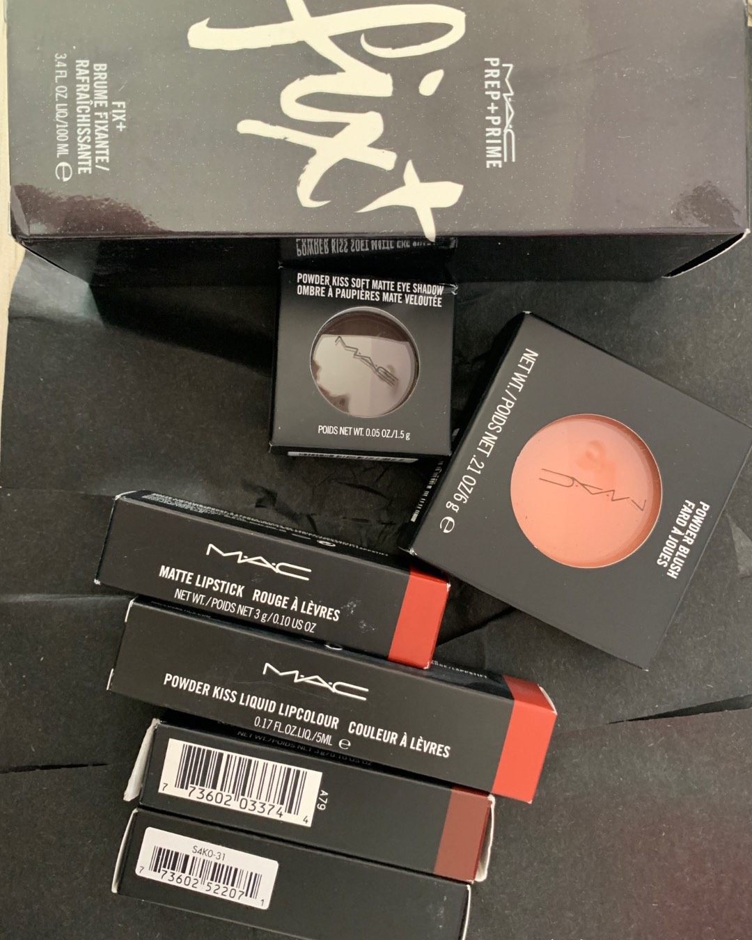 出mac回血： 出一个眼影give a glam，49包邮 
