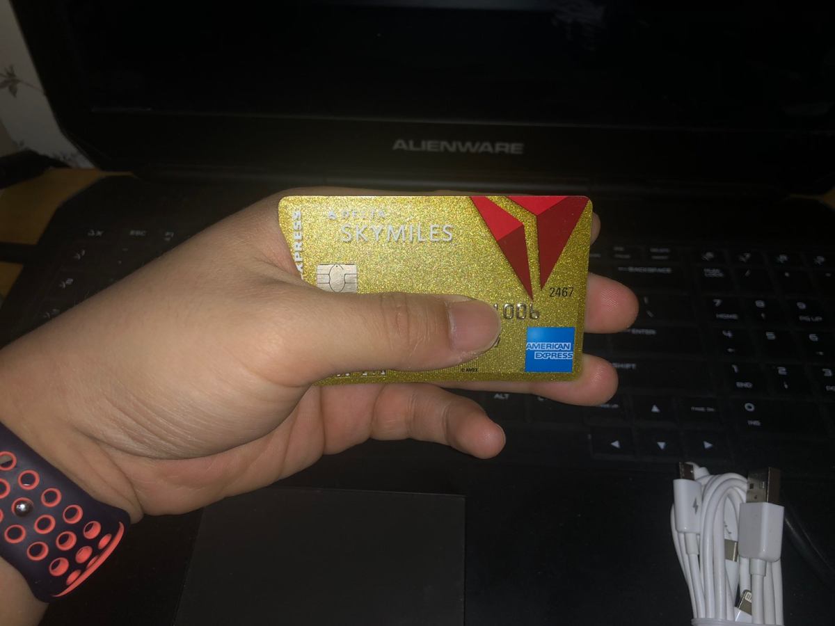 这是ae的达美航空联名卡（现已改版卡面设计，曾几何时民生也有