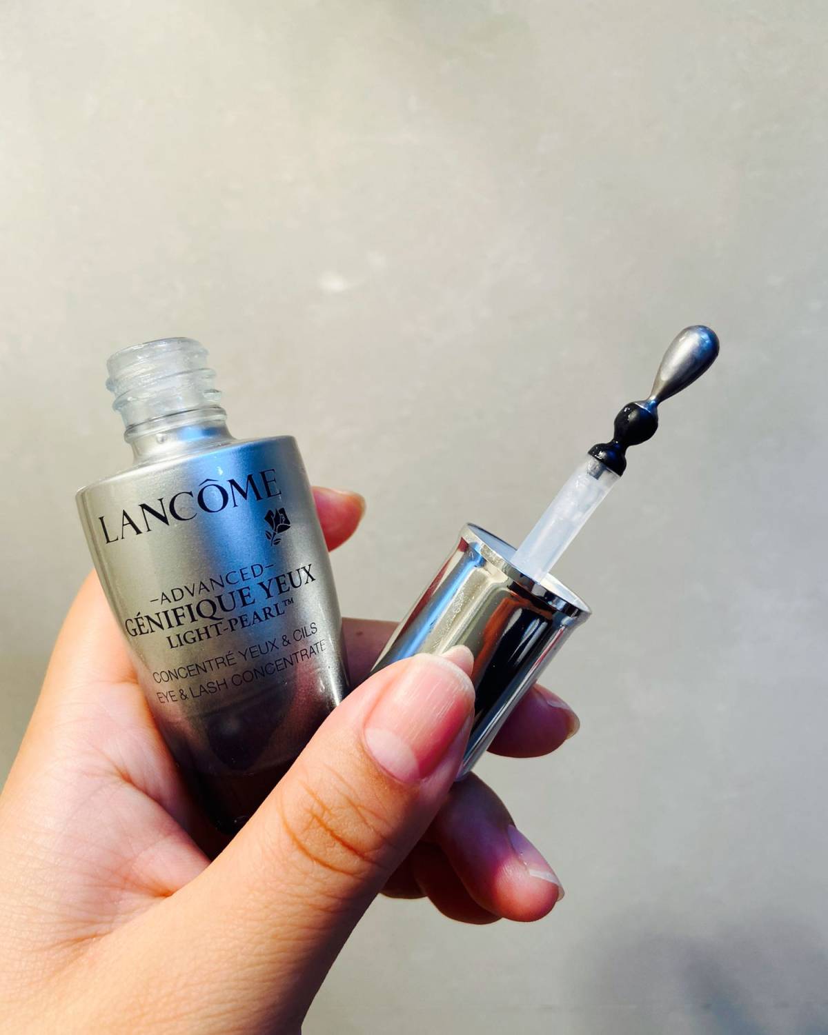 兰蔻，小黑瓶大眼精华基底液 用的比较空了，然后呢他里面的灵分