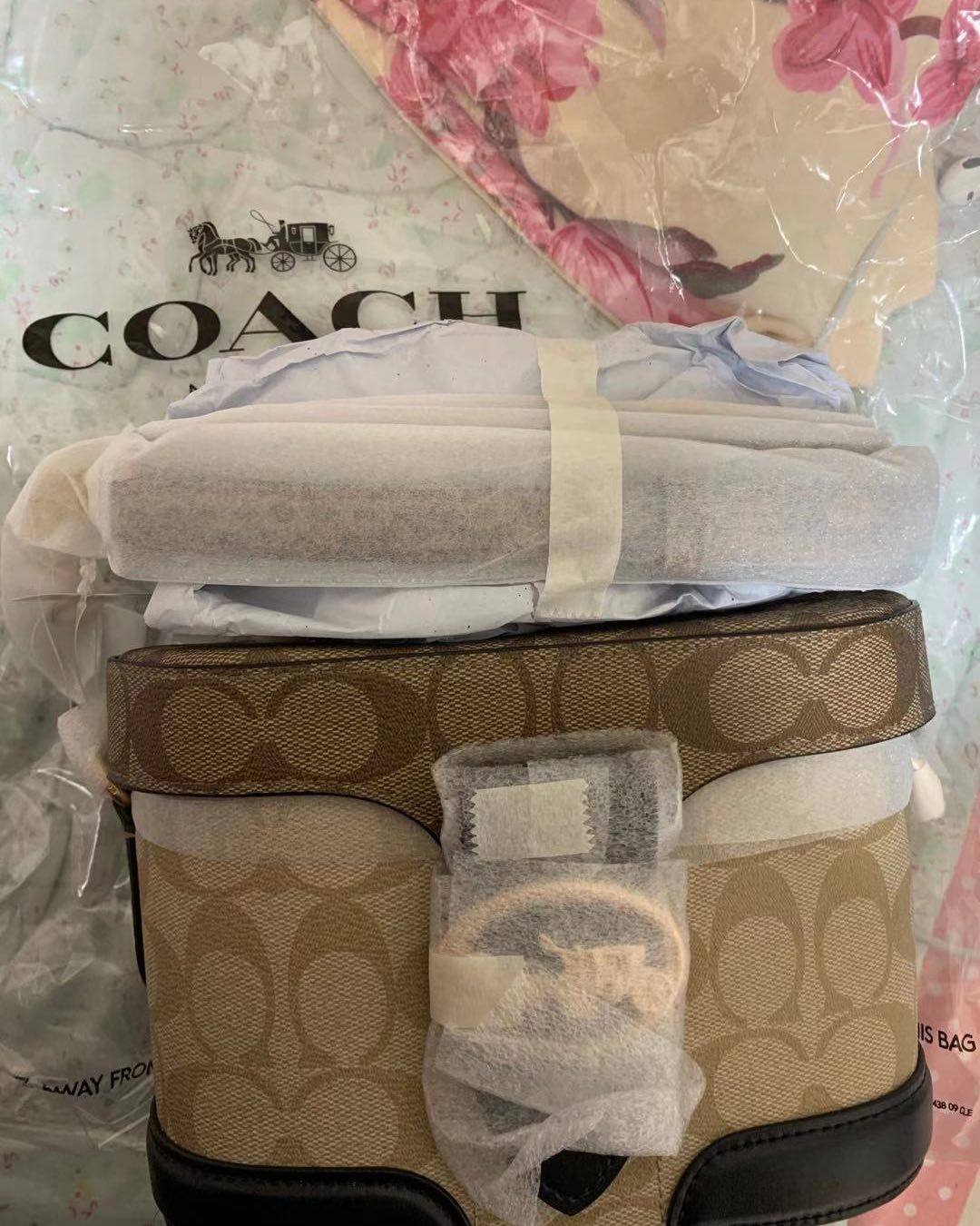 最火的coach老花盒子包！这是第一次海淘的包包，这的超级喜