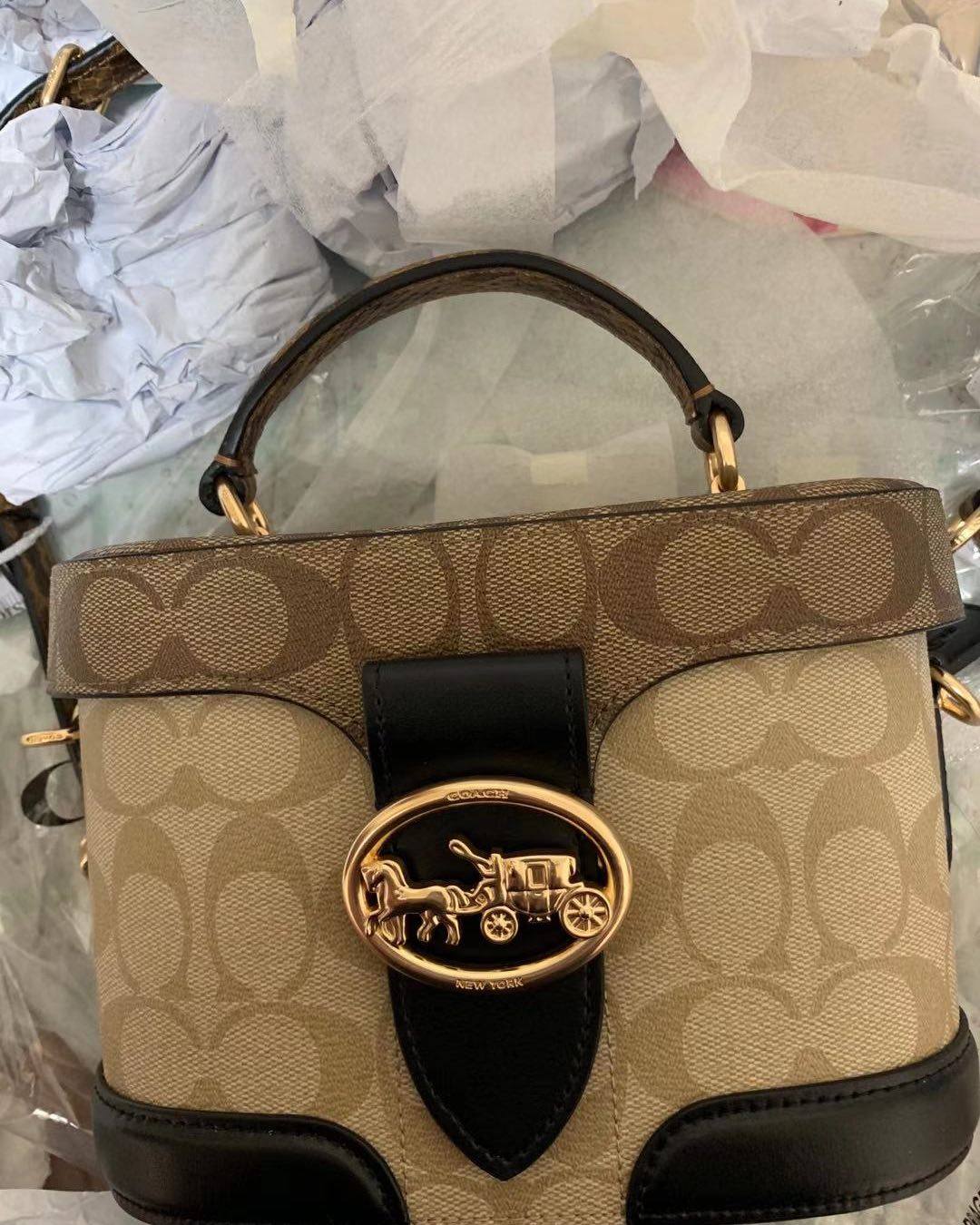 最火的coach老花盒子包！这是第一次海淘的包包，这的超级喜