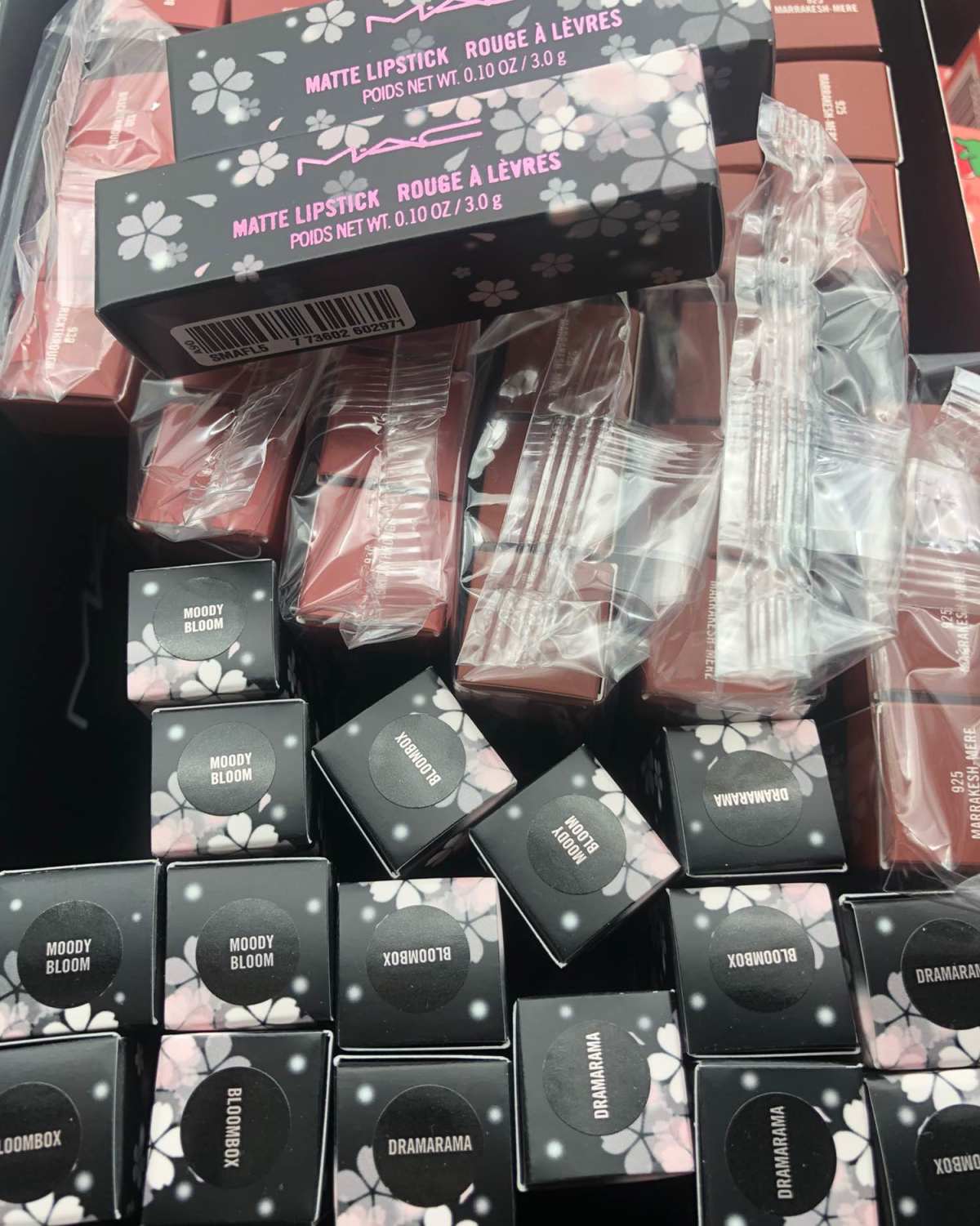 mac夏季限定 夜樱的颜色很喜欢，联名的外壳，少女心炸了 夜