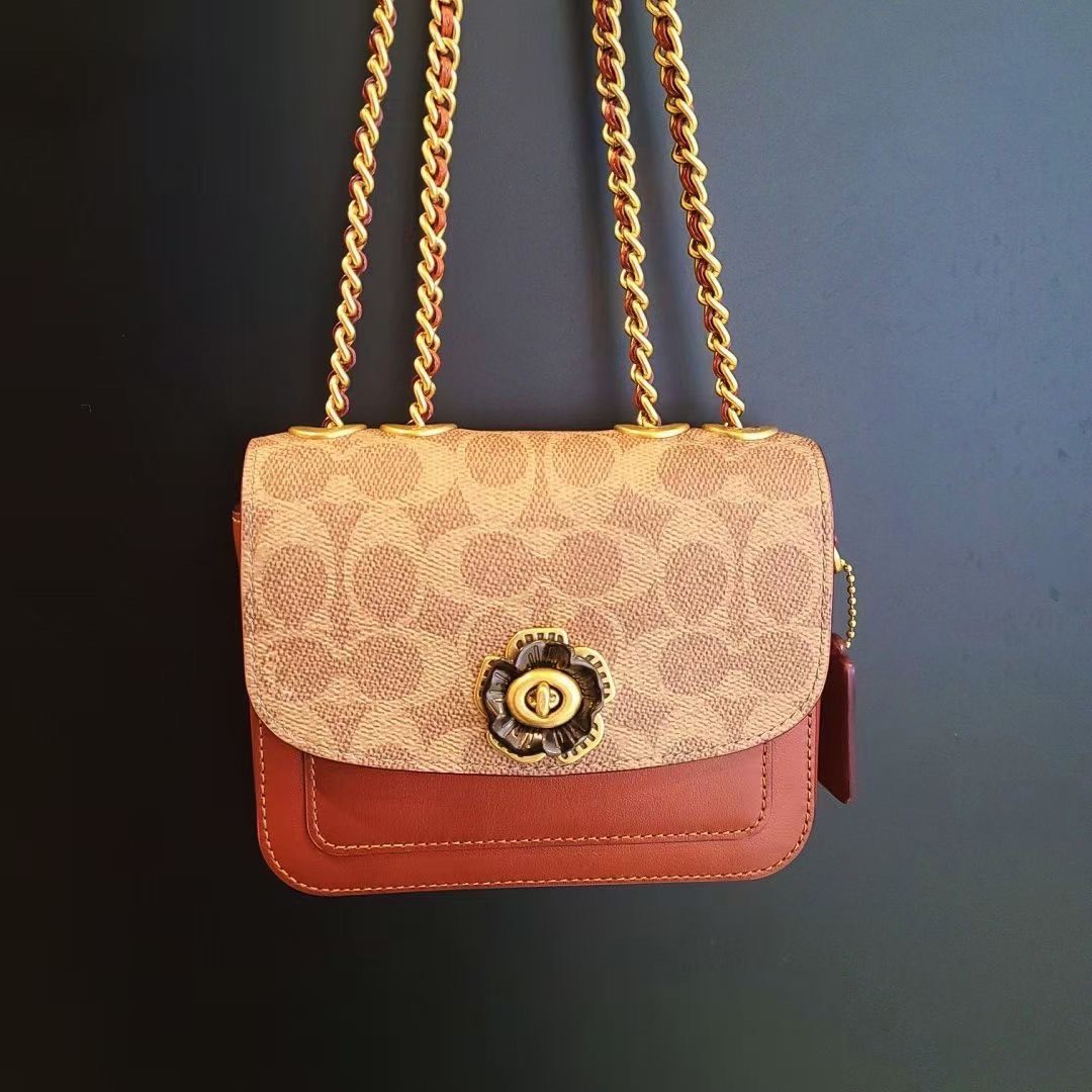 夏天你需要一个小包包👝 现货特价💰1680 COACH最