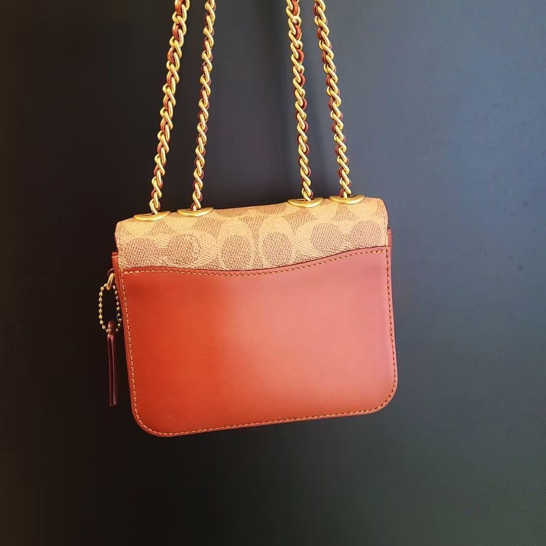 夏天你需要一个小包包👝 现货特价💰1680 COACH最
