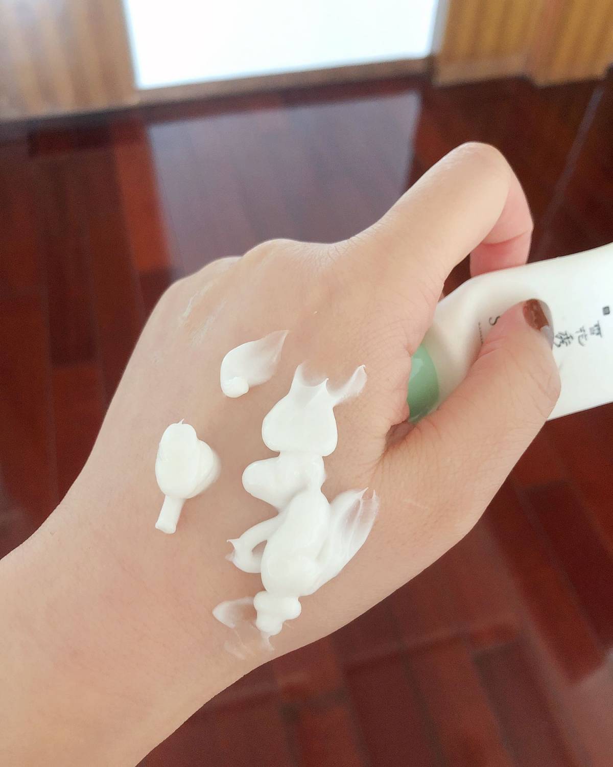 雪花秀家的面膜种类不多， 最常见的就是玉容撕拉和雨润面膜， 