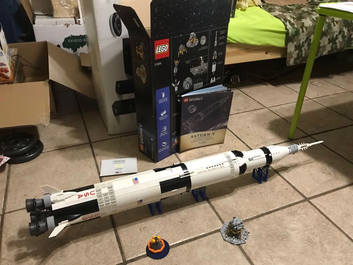 乐高真的适合各种年龄的拼搭爱好者，比如今天介绍的这款小火箭~