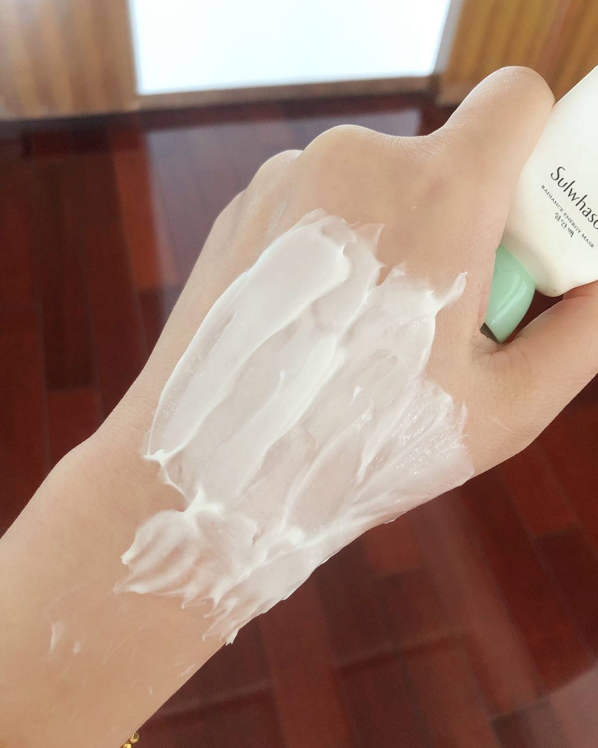 雪花秀家的面膜种类不多， 最常见的就是玉容撕拉和雨润面膜， 