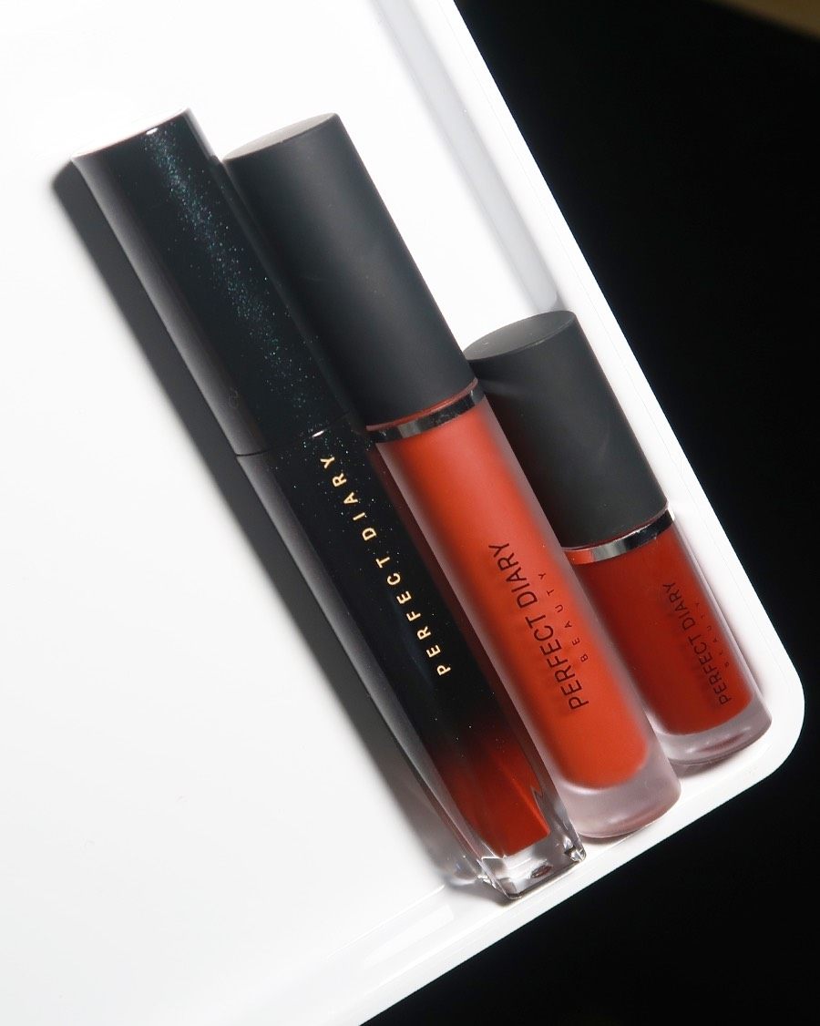 他家小酒馆系列的唇釉我在疫情前还是很喜欢的，后来天天都要戴口