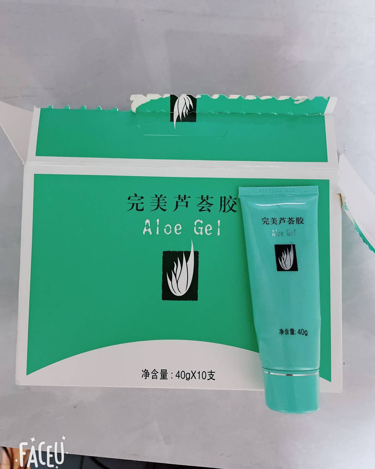 提到国货之光，我就想起了我妈整盒整盒给我买的完美芦荟胶。现在
