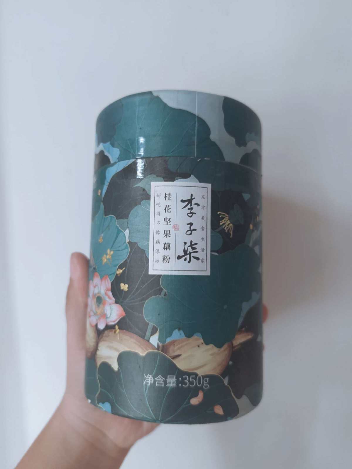 李子柒不用多说了吧，在国际上都是很有名的，李子柒是把中国的文