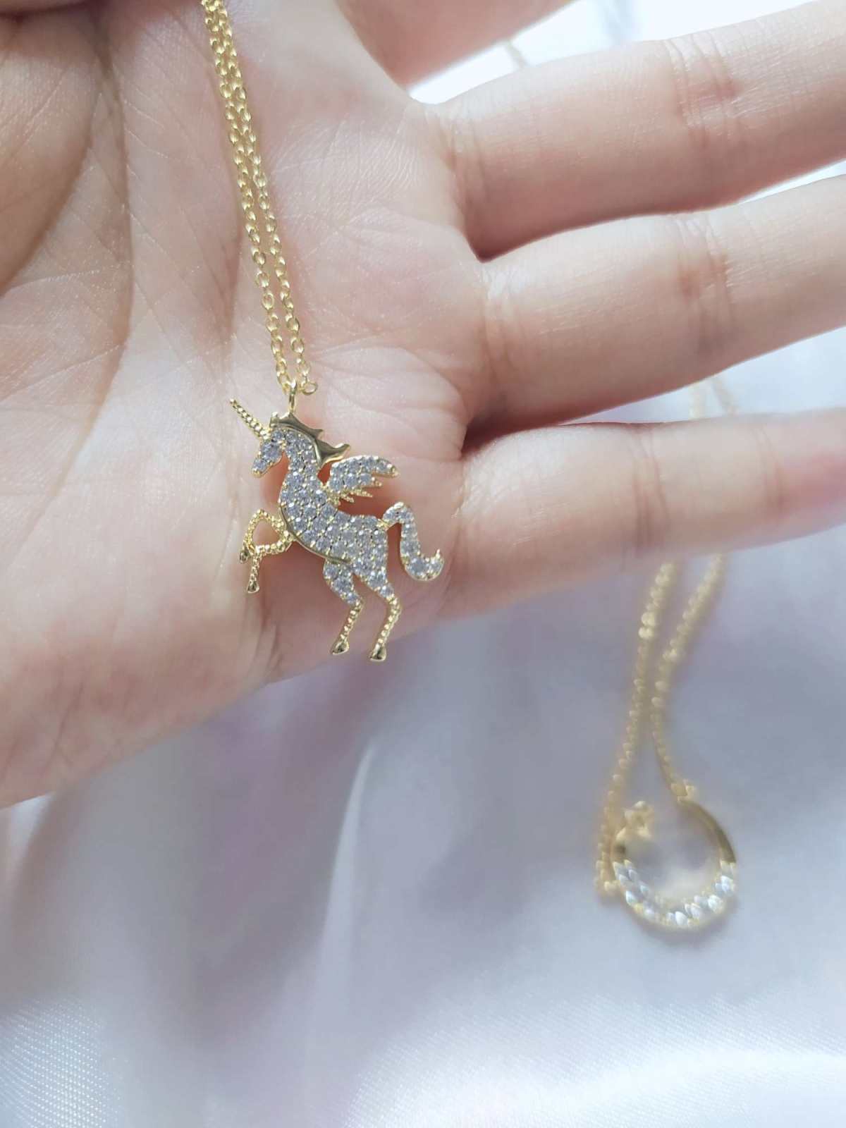 ihush是纽约一个新晋潮流饰品品牌，独角兽🦄是它标识代表