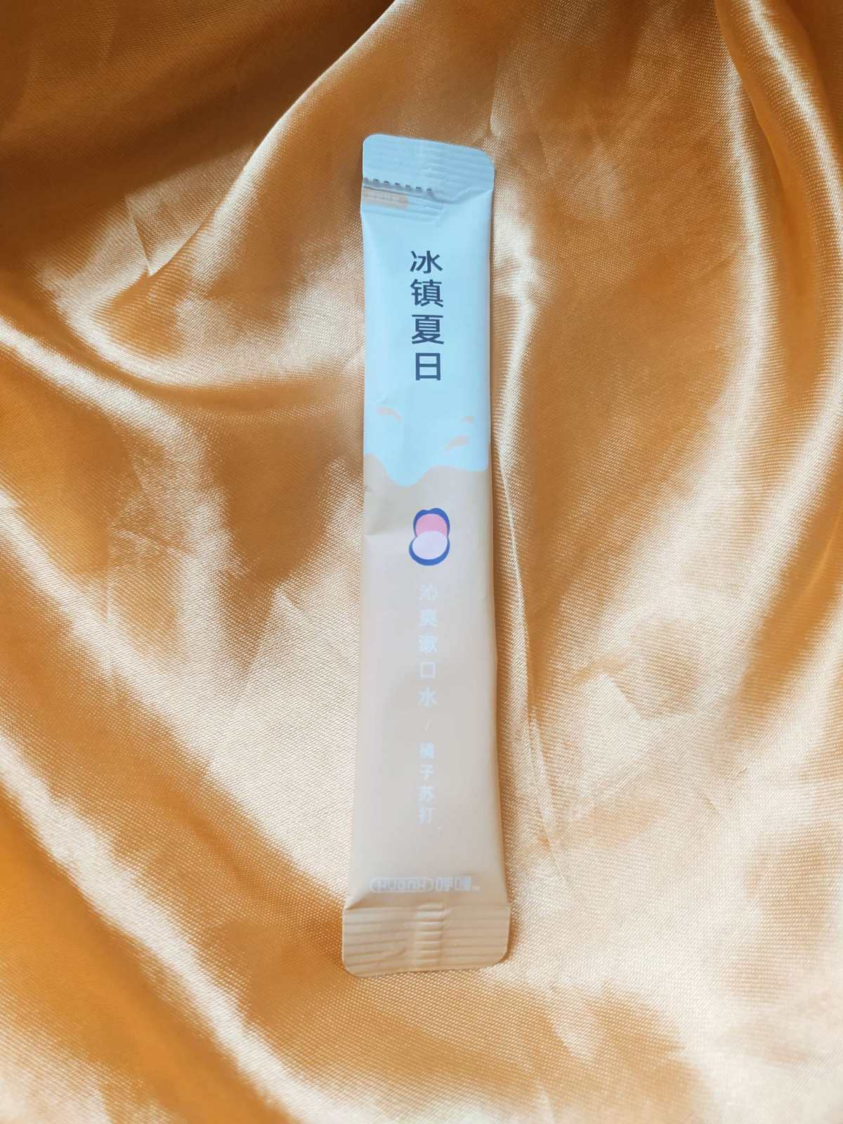 呼嘎漱口水是国产的漱口水品牌，因为颜值高口味清新有名，我在家