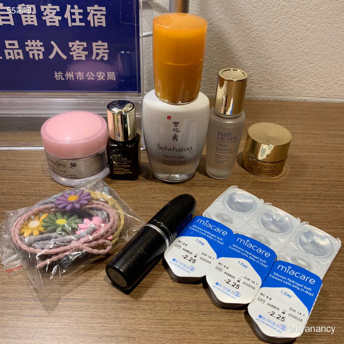 ✨清明小出游，晒一下我的化妆包有哪些东西，本着减负出发，都是