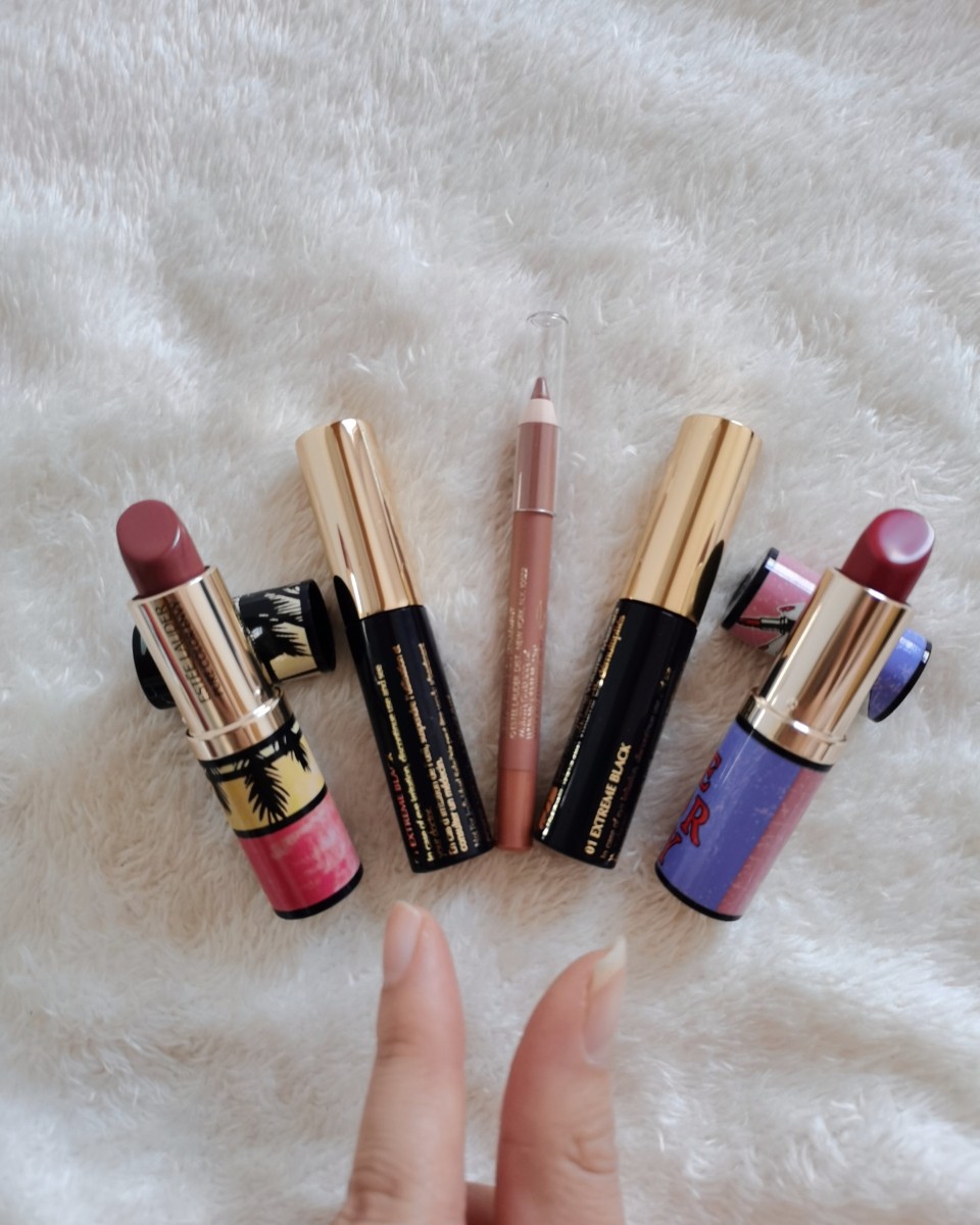 最爱买雅诗兰黛了，因为小样看着就很开心，每次都会送，满150