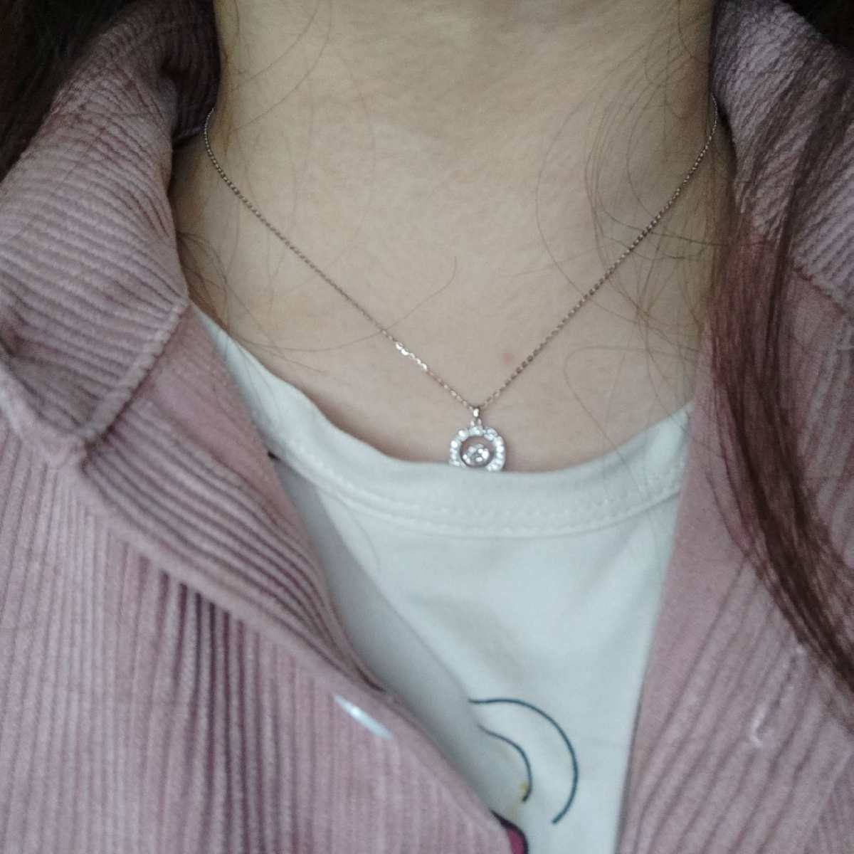 春天怎么能不露脖子呢，露脖子当然要戴一条美美的项链啊🙊  