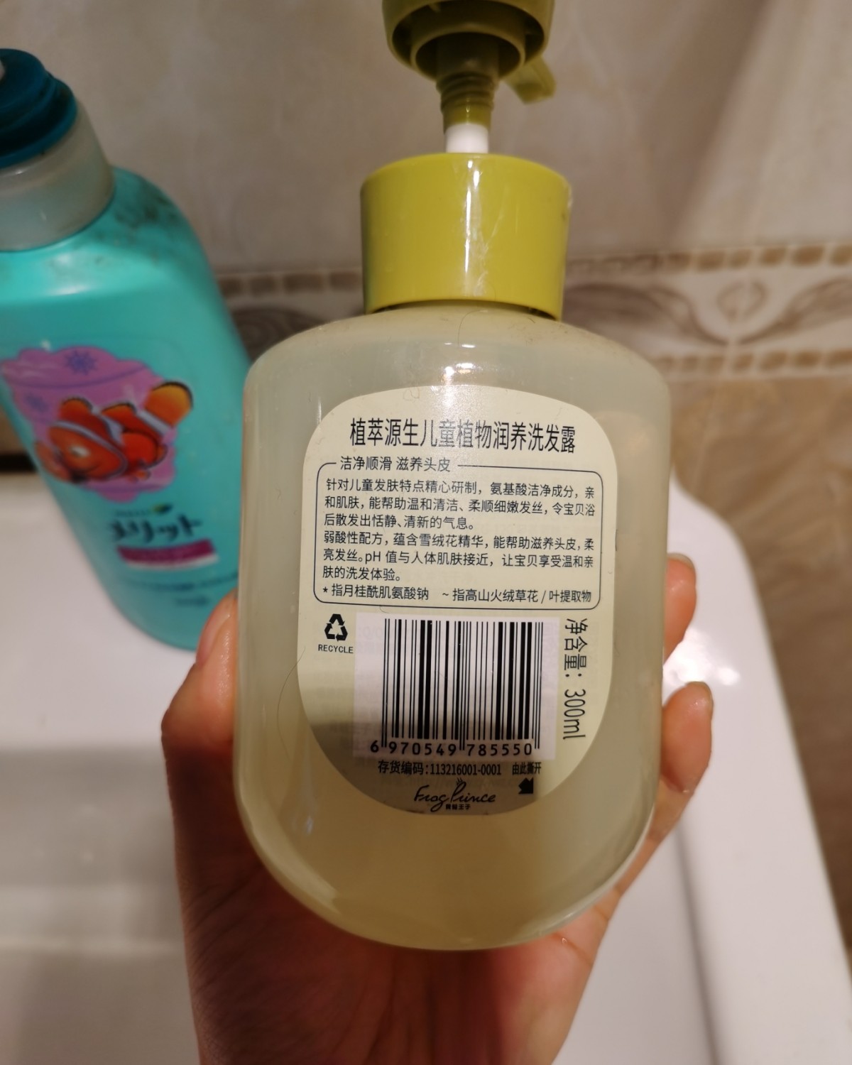 原先一直是用日本花王洗发水，直到有一次忘记补货，要给娃洗头还