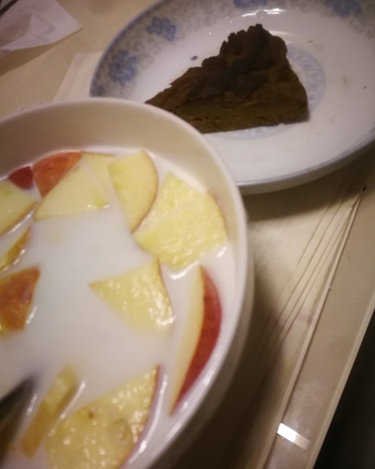 一次失败的尝试，可能它更适合当早餐，尤其苹果是败笔，没有什么