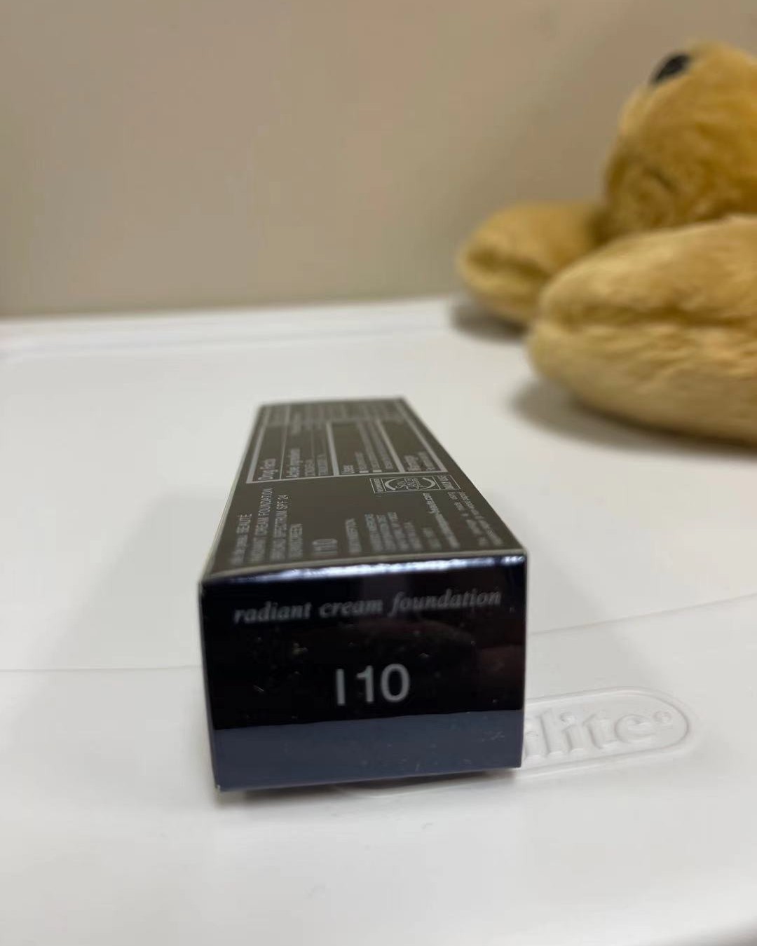 我买的l10，最近最爱的粉霜。  我平时很少化妆，一是没时间