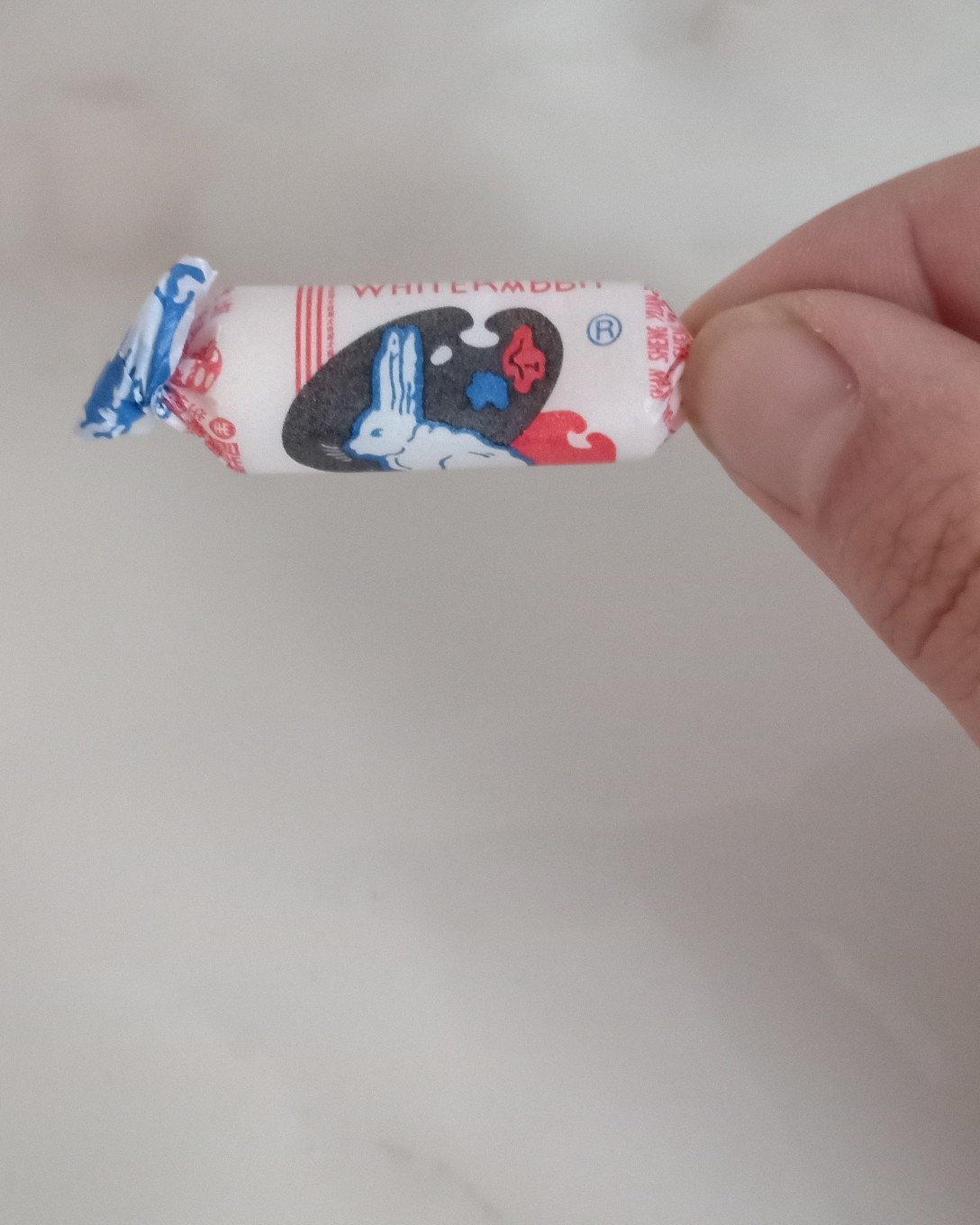 有多少小伙伴对这个糖有印象呢？小时候吃过没？( ͡ _ ͡°