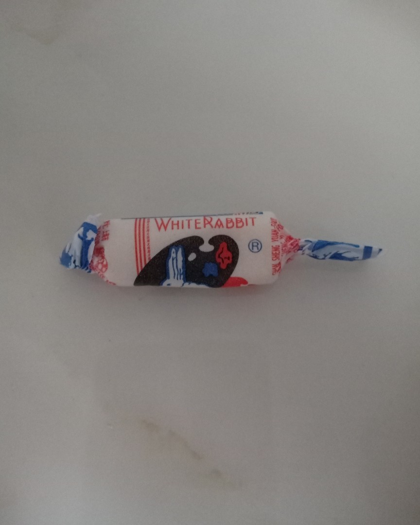 有多少小伙伴对这个糖有印象呢？小时候吃过没？( ͡ _ ͡°
