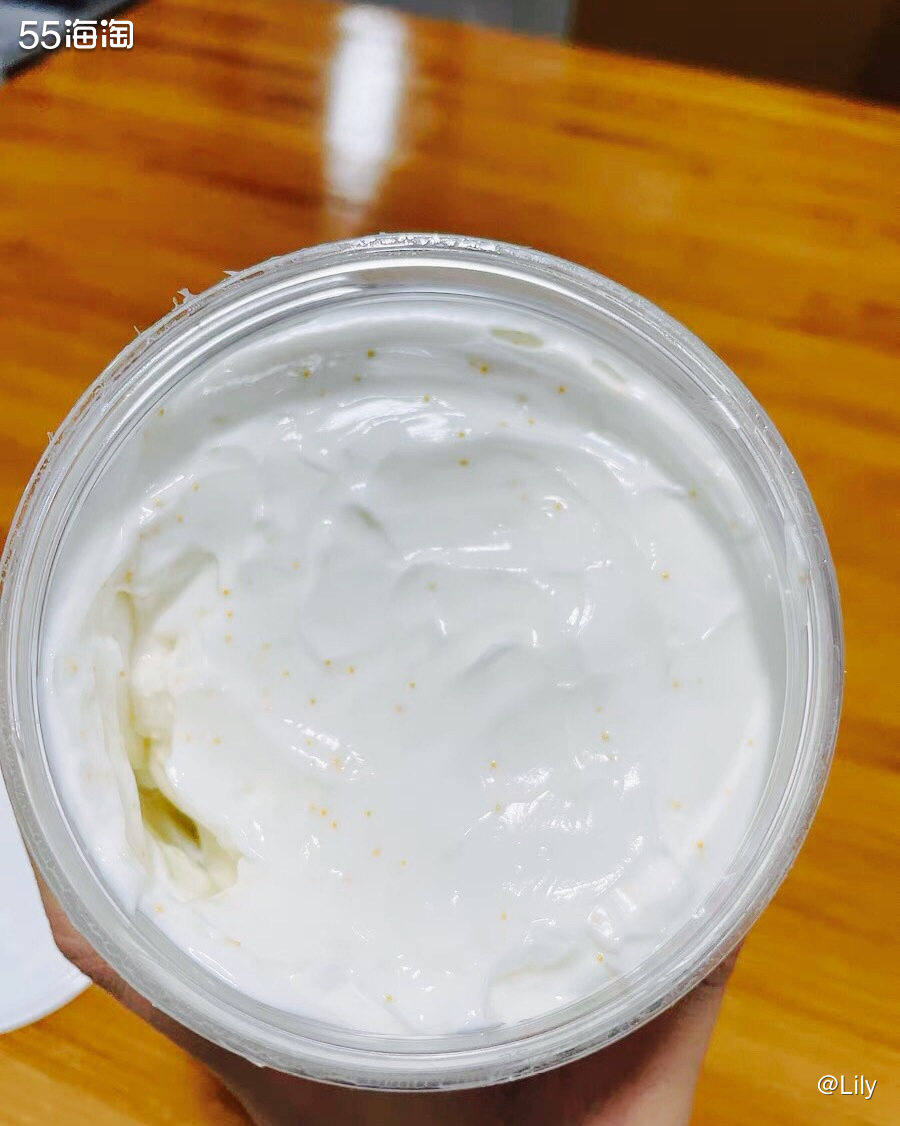 雅顿这顿蜜滴身体乳是我目前用过的雅顿家**款身体乳。一大罐很