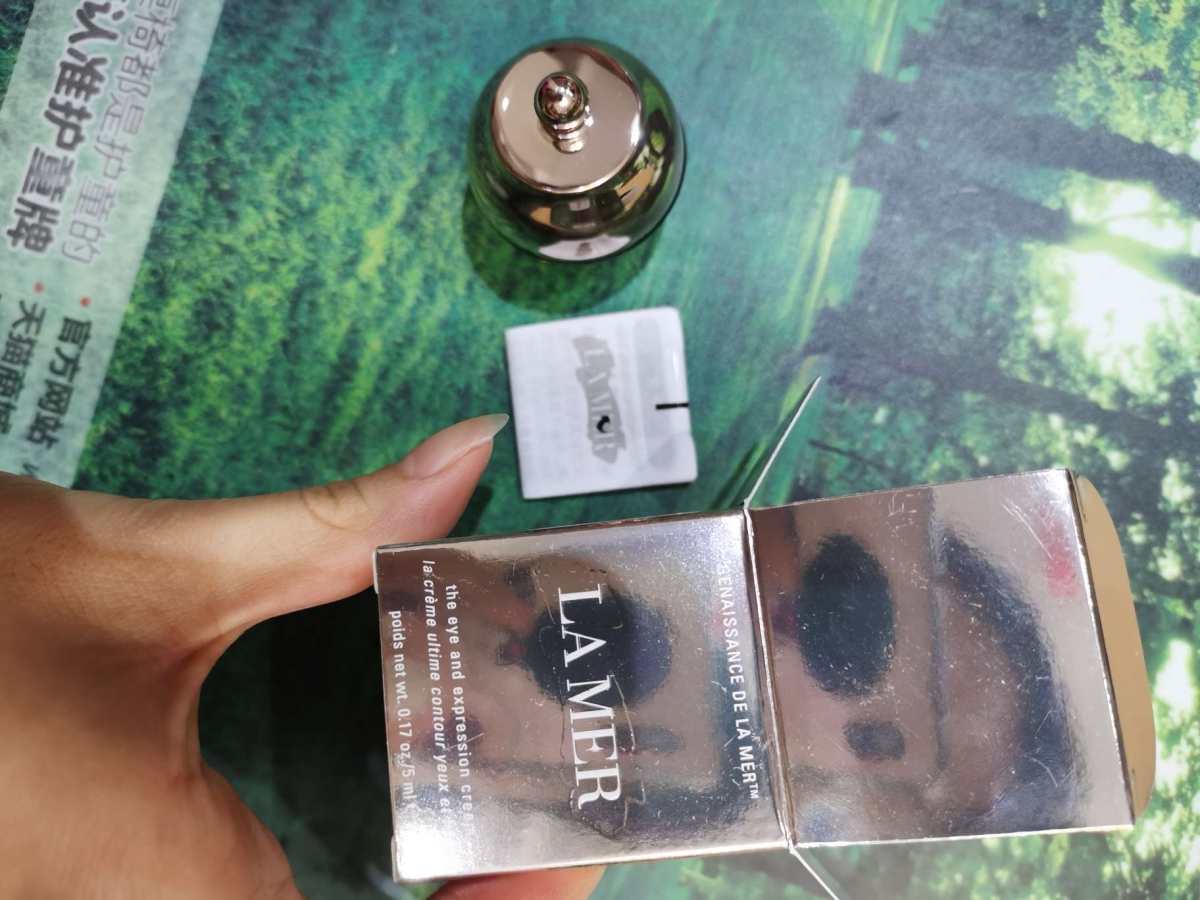 官网各种宣传就是，鎏金系列是全能型，各种肤质都能用，所以我一