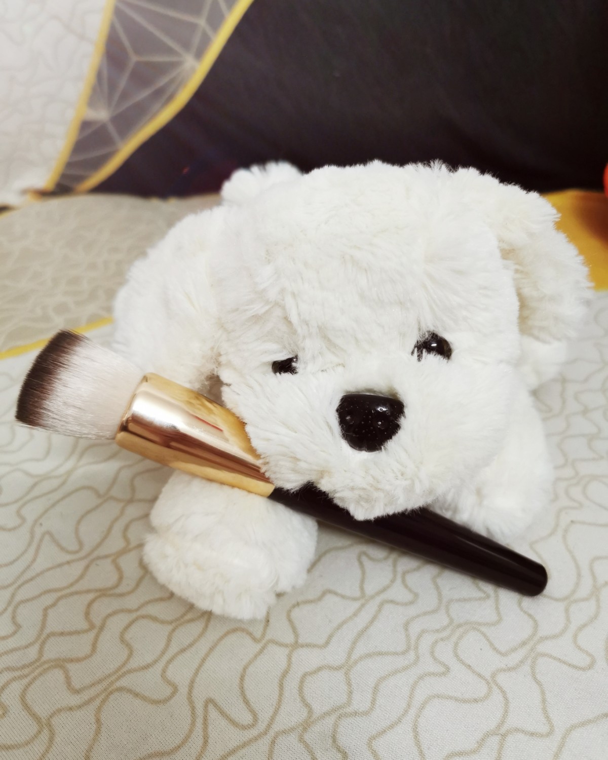 ✨昨天收拾衣柜，翻出了N年前买的粉底刷，品牌比较小众——Mi