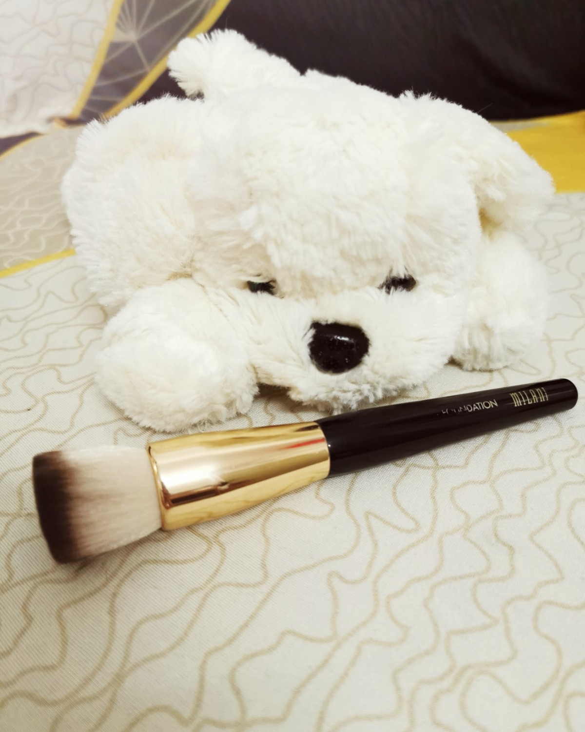 ✨昨天收拾衣柜，翻出了N年前买的粉底刷，品牌比较小众——Mi