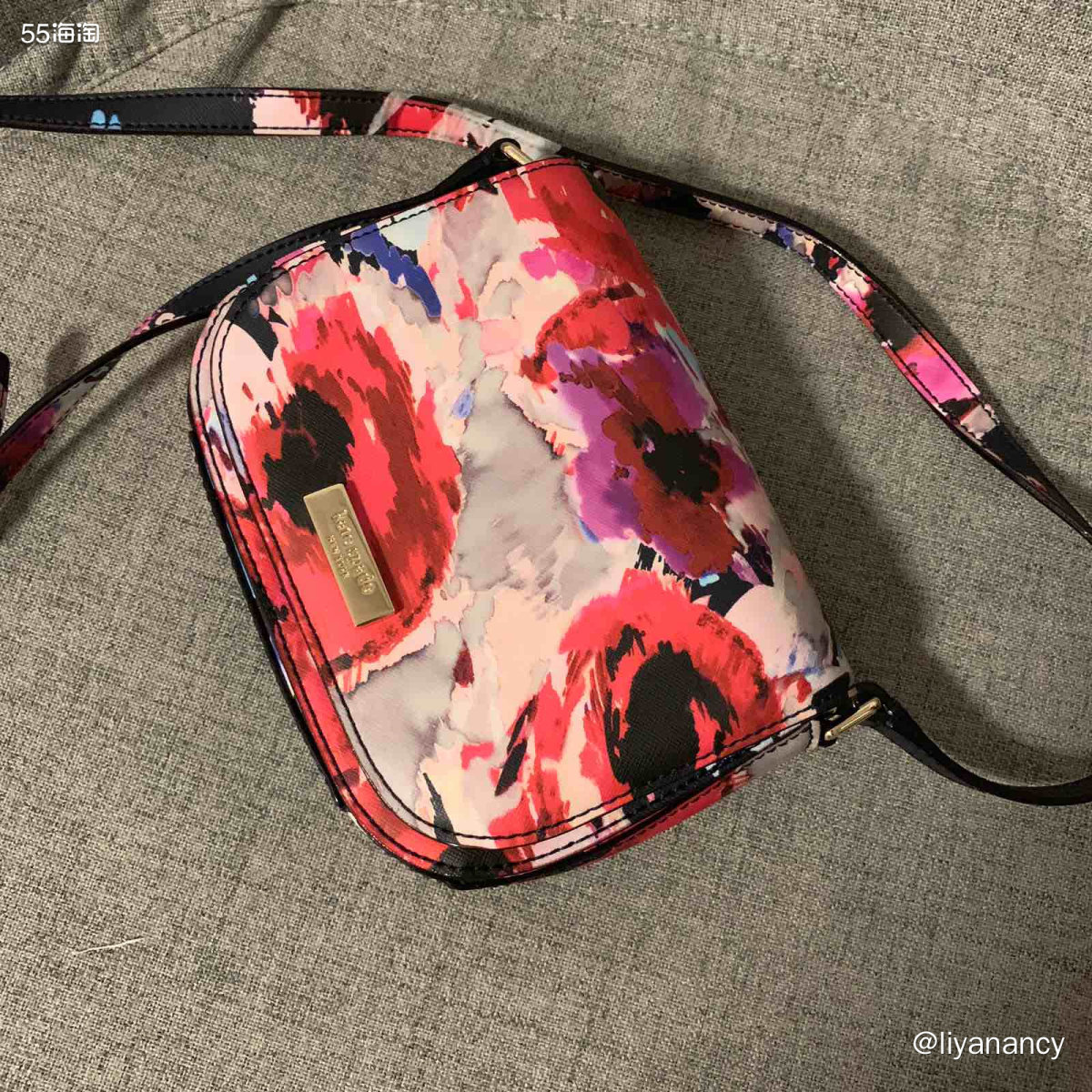 🍇这款kate spade包包还是前几年黑五的时候买的，当