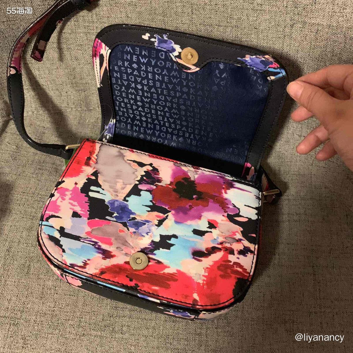 🍇这款kate spade包包还是前几年黑五的时候买的，当
