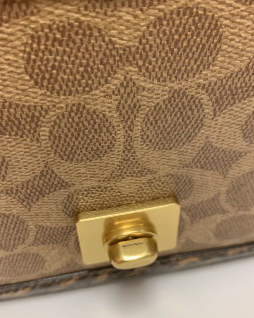 心心念念的包终于到手啦😄  早先就看到Coach家新出了这