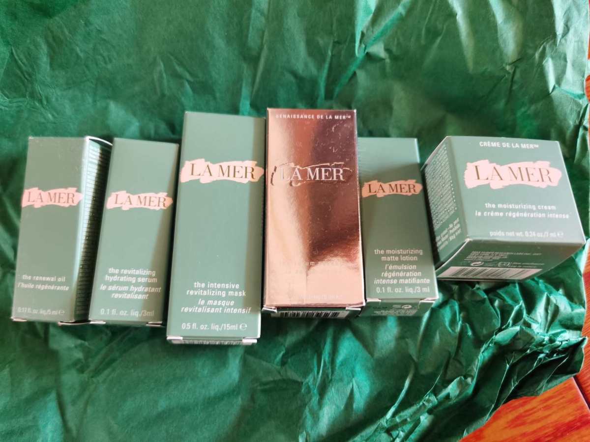 商品介绍：这一单是海蓝之谜的唇膏套装的赠品，包括鎏金精华、精