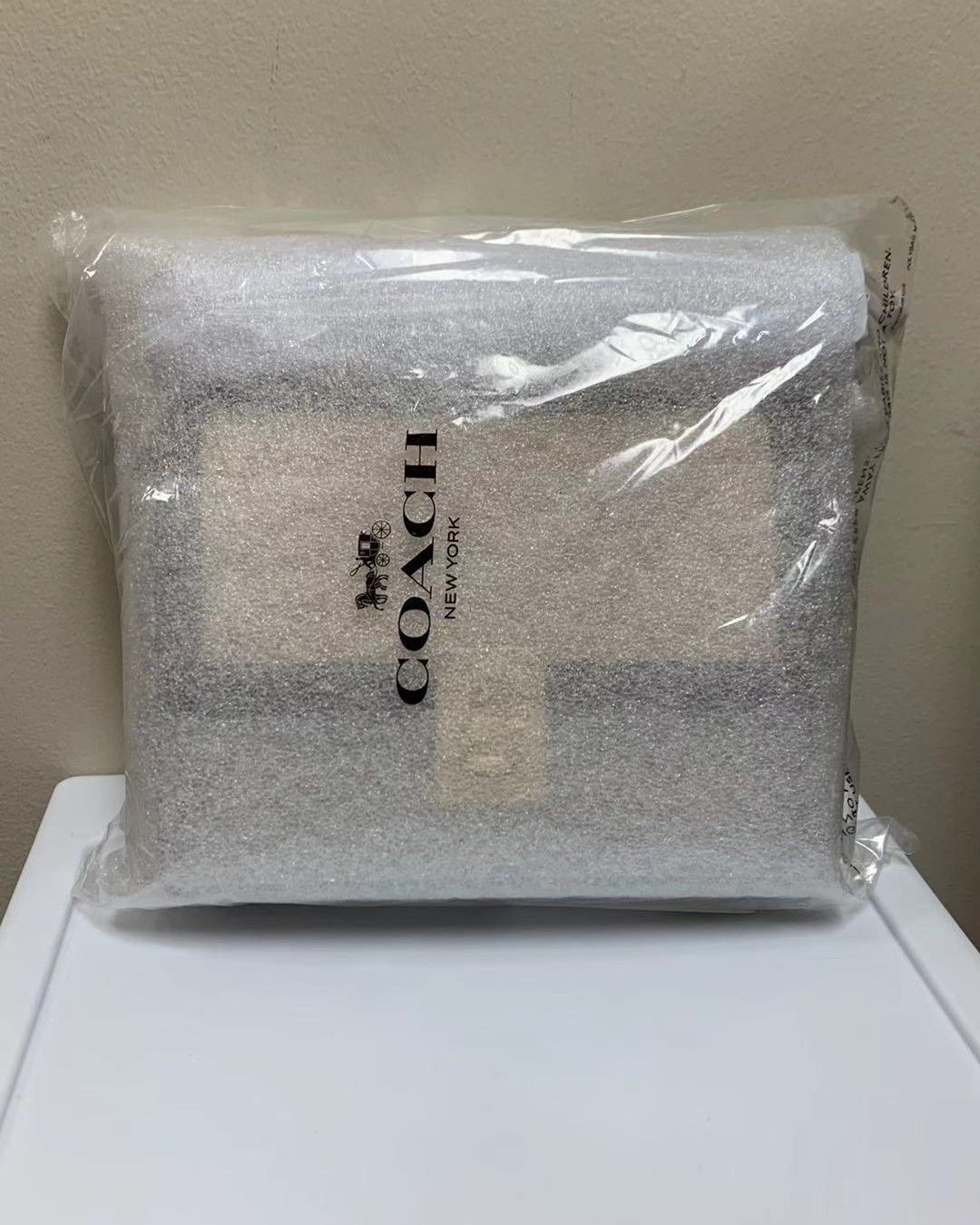 心心念念的包终于到手啦😄  早先就看到Coach家新出了这