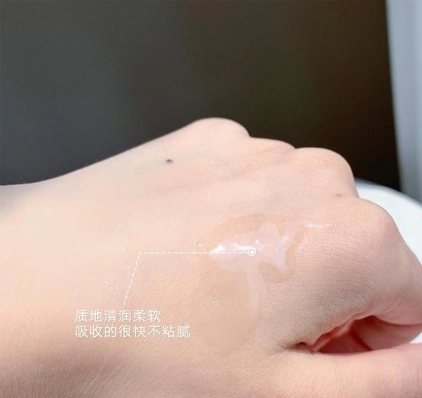 我除了爱用海蓝之谜和雅诗兰黛，还喜欢兰蔻，不知不觉，这个粉水