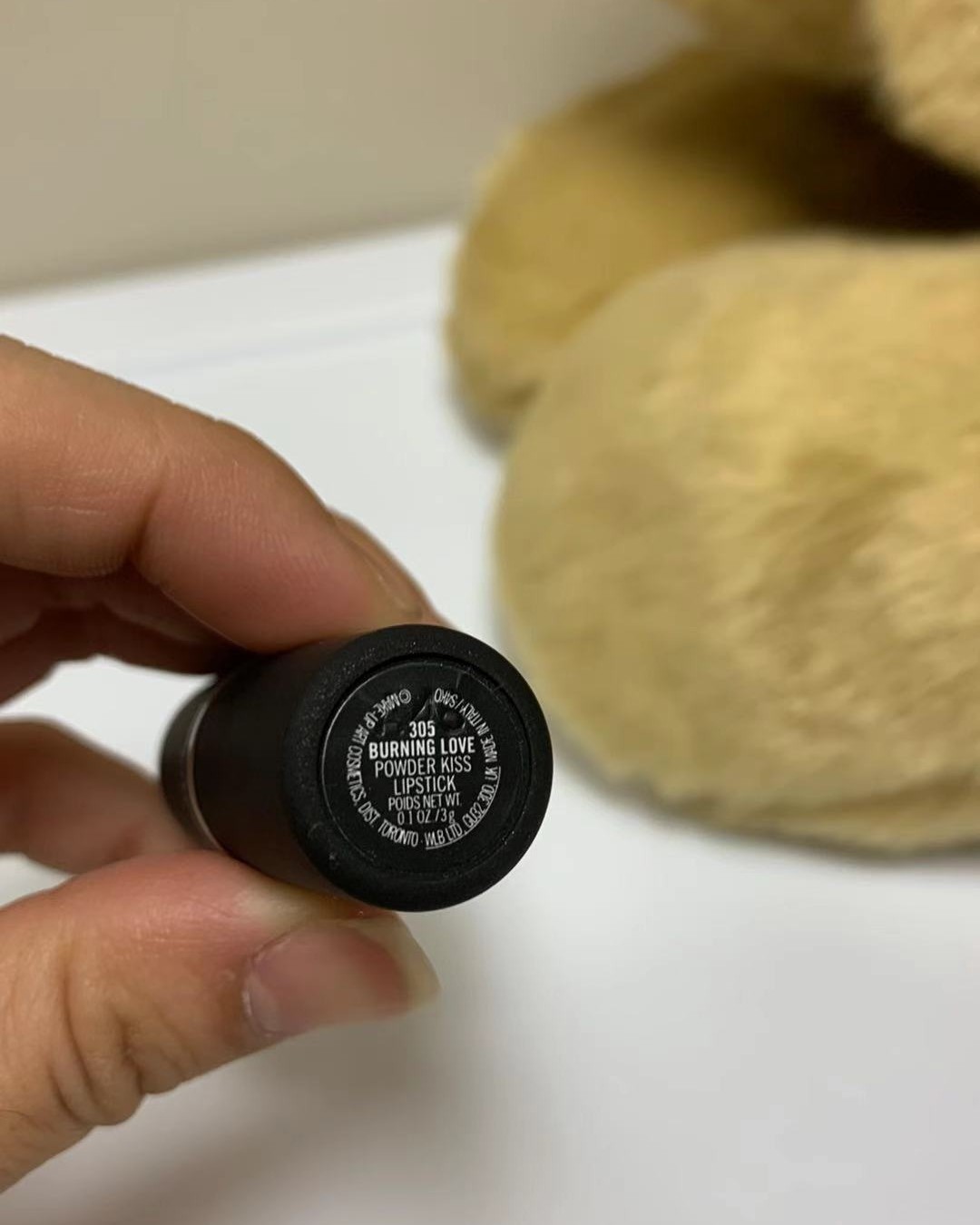 突然很想要一只梅子色试试，因为看了很多小红书的试色，就选择了