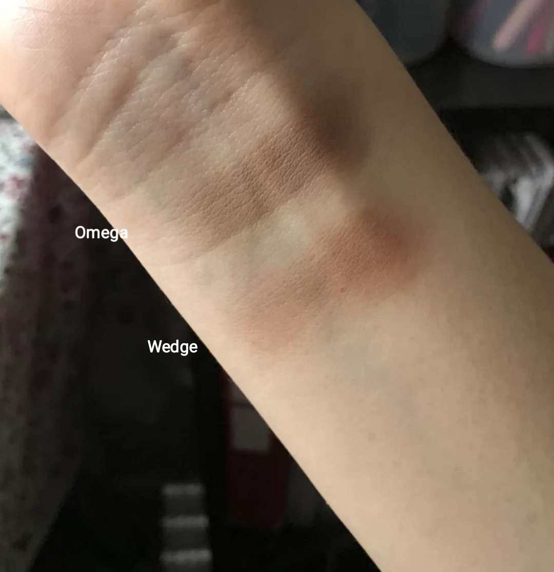 ✨提到鼻影色，很多人首先想到的就是MAC单色眼影Omega，