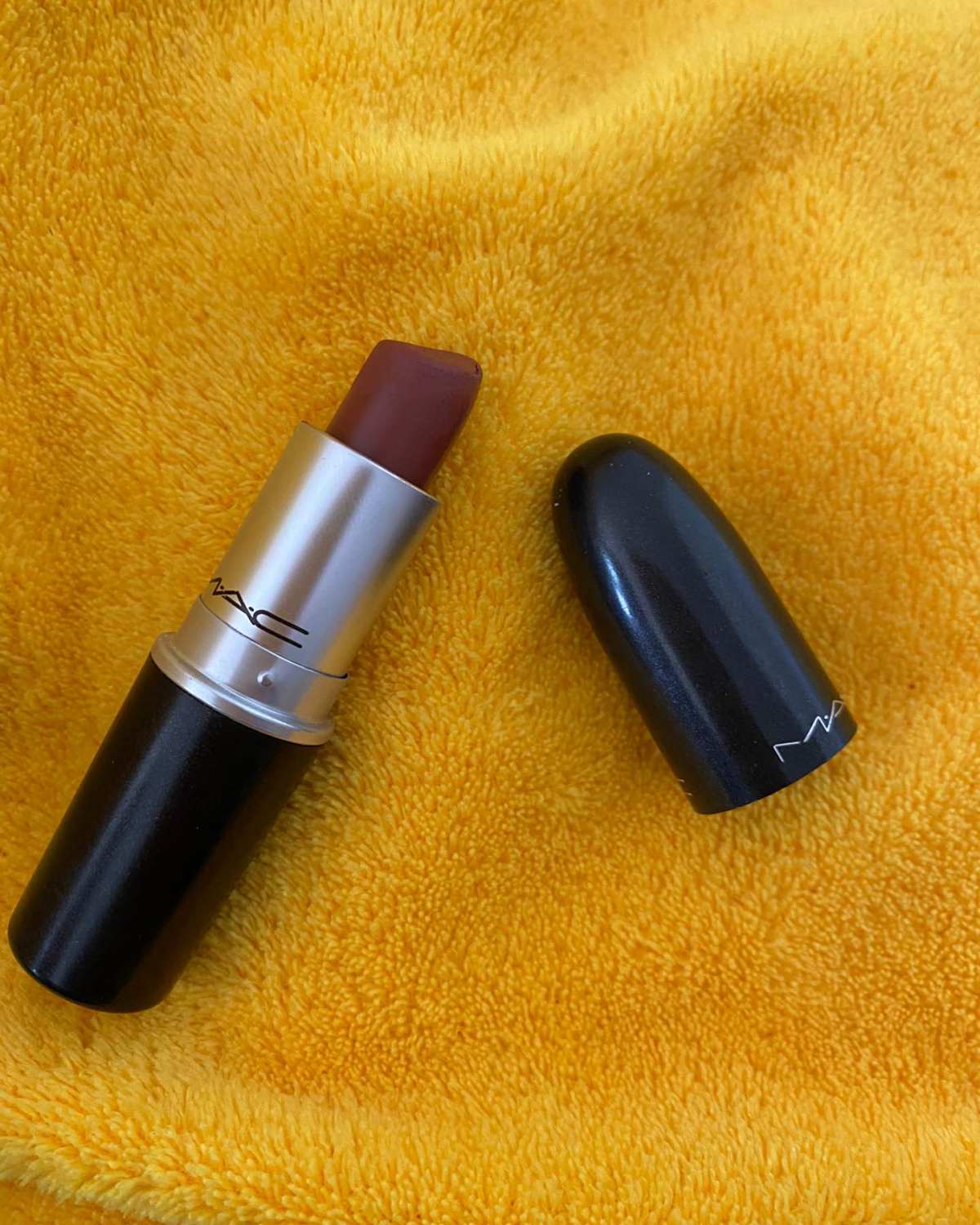 ✏️mac作为专业而又比较平价的彩妆品牌之一，他们家的口红颜