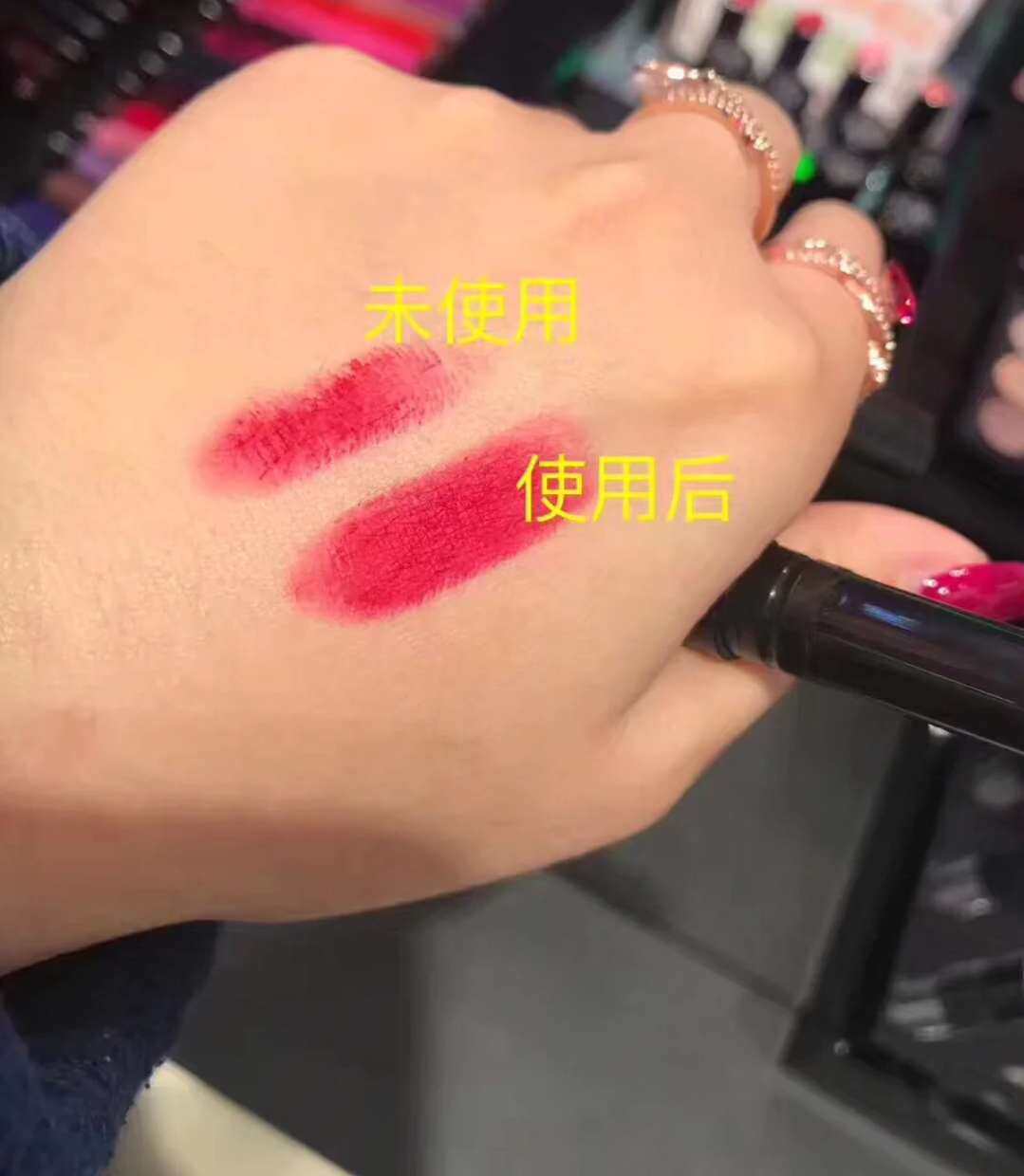 ✨哑光口红质地干，用普通润唇膏打底，涂出来的颜色没有那么正，