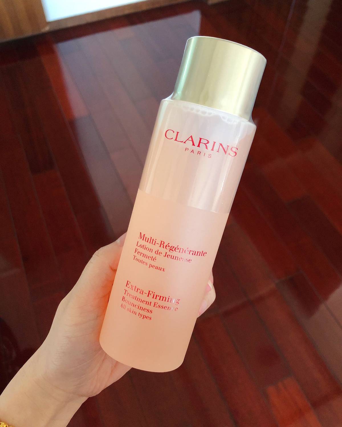 又称“精华水”，这个名字感觉太有爱❤️了。 主要针对30+轻