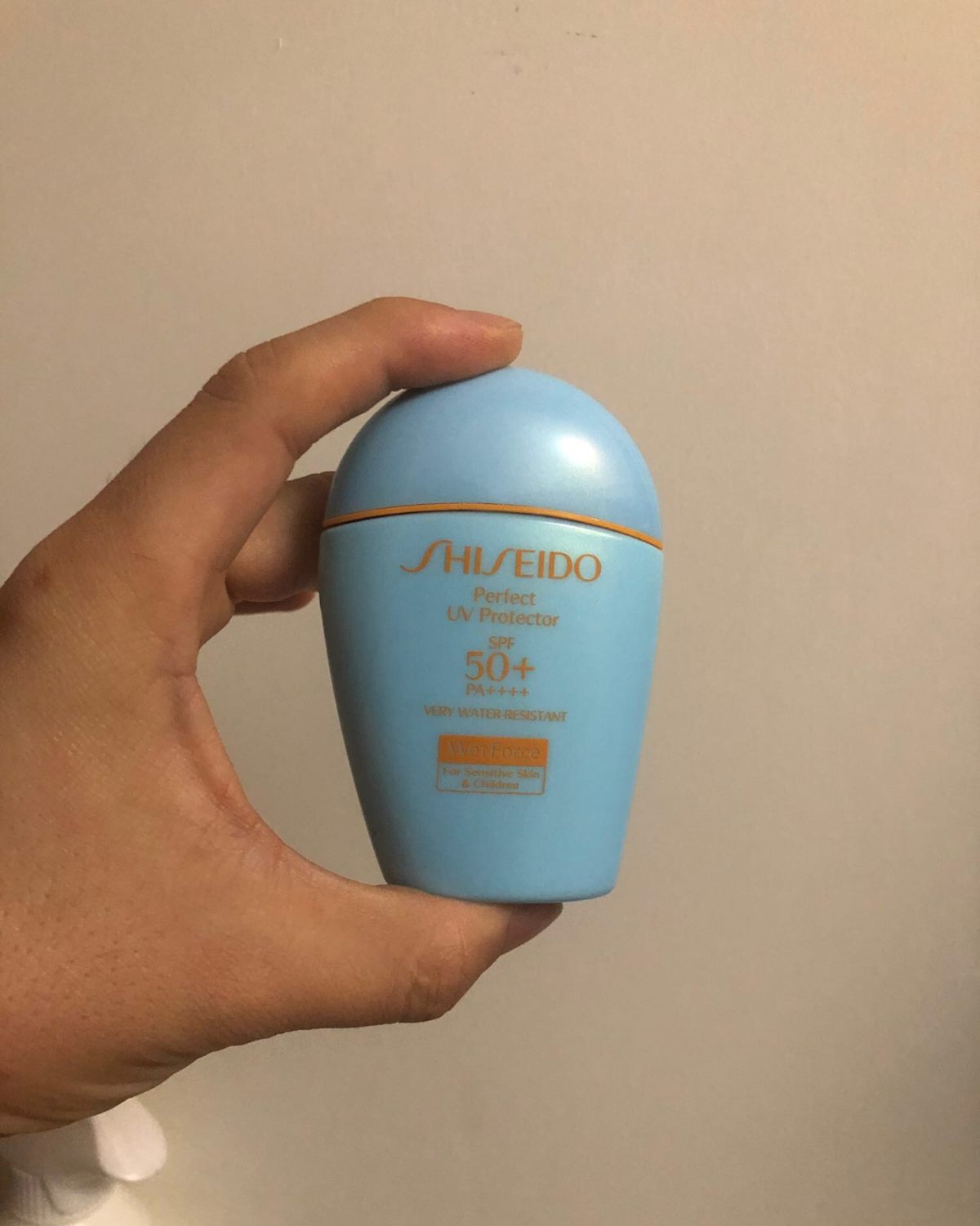 今天说的是图一里右边这个浅蓝色资生堂（色差）是目前我的体验最