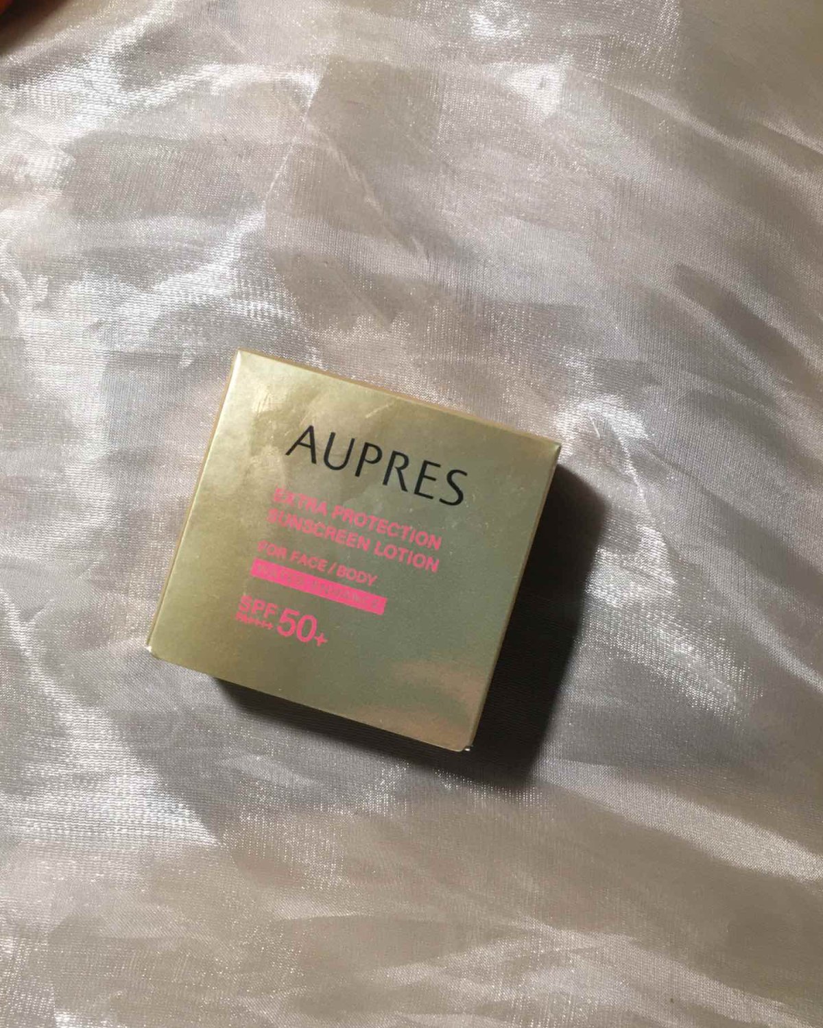 这个去年也是很火，去年取消了红色包装、变成黄色的包装感觉颜值