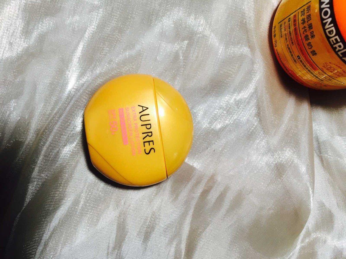 这个去年也是很火，去年取消了红色包装、变成黄色的包装感觉颜值