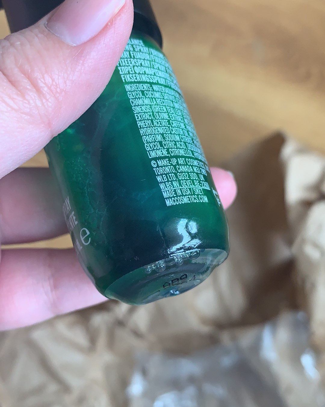 口红热融了，喷雾热融变形了，漏出了一半