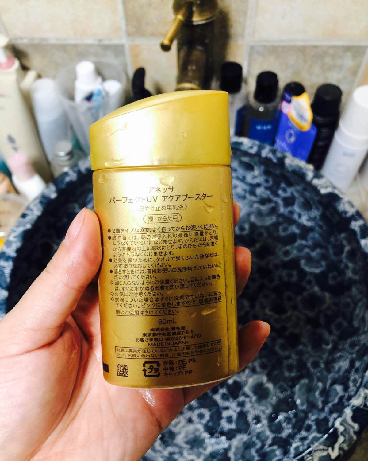 安热沙霜  本人肤质：混油皮 安热沙属于大牌了。而且这款发生