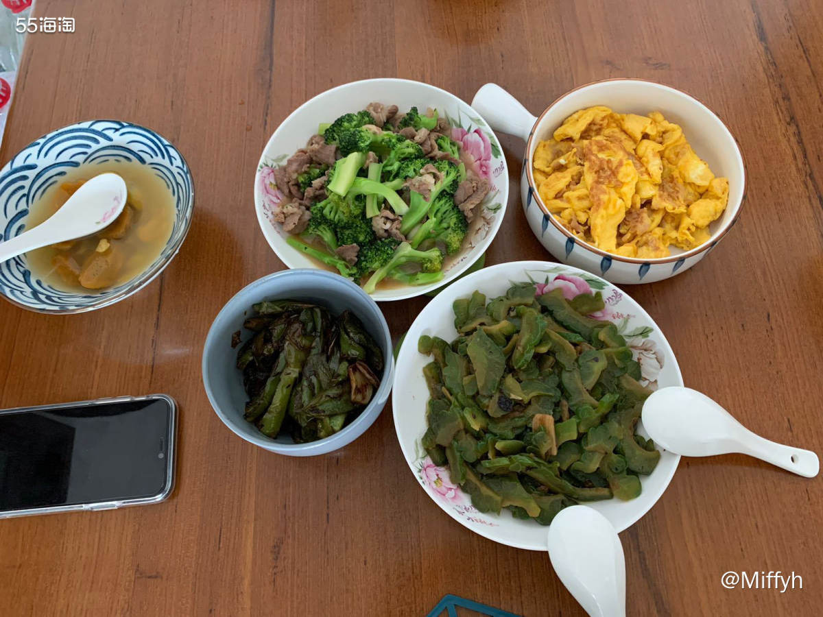 今日份早餐：茶树菇鸡汤米粉+奶蕉+牛奶，有点虚虚，消耗太多能