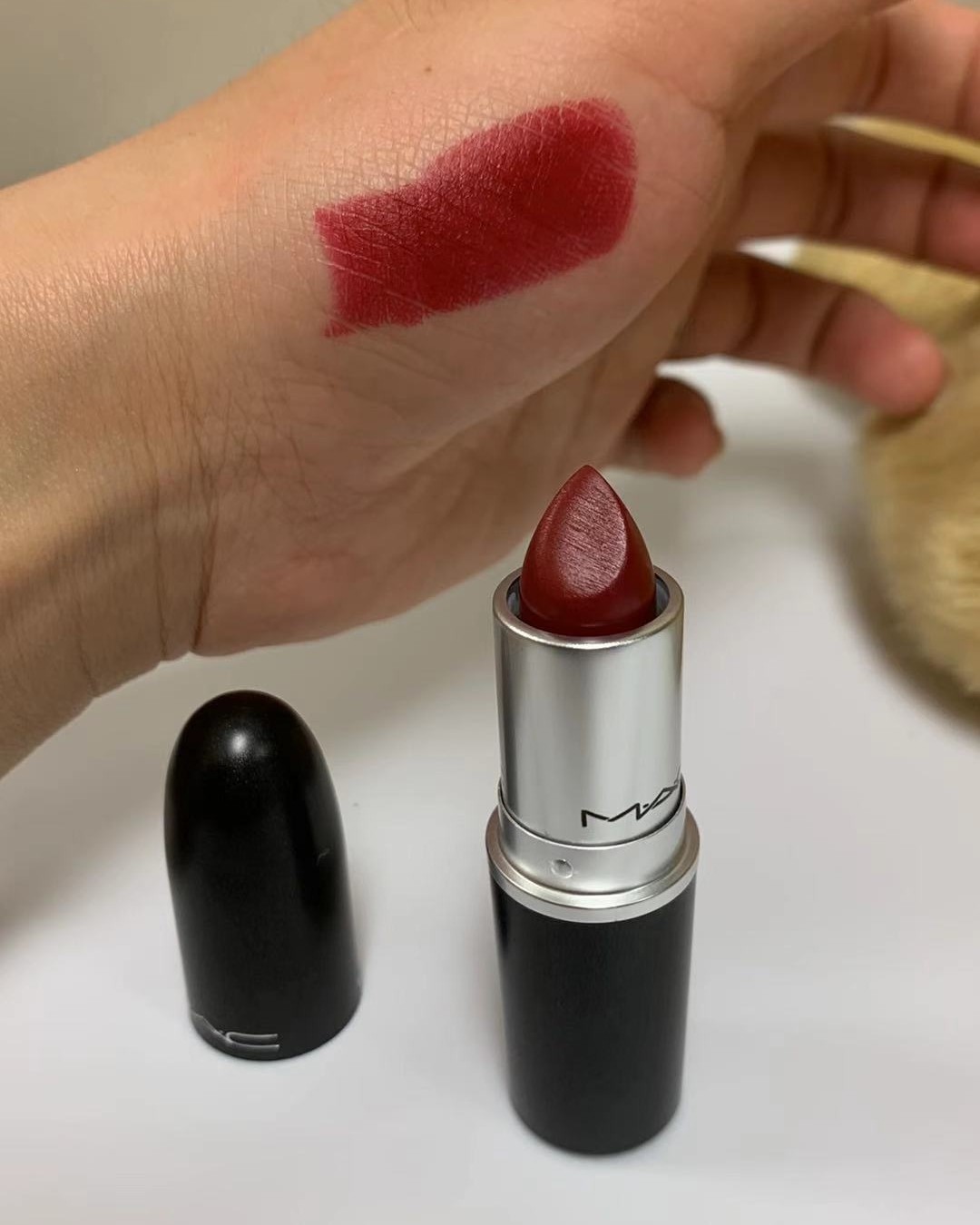 今天测试的是一只浆果紫红色Mac 630 ,  膏体不属于特