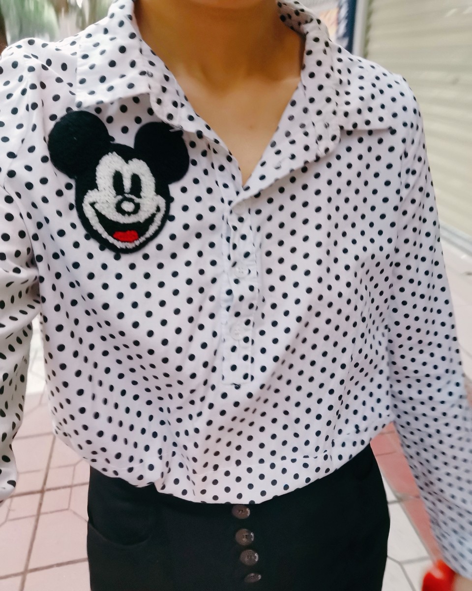 春季搭配攻略之迷奇波点衬衣 这款波点衬衣是全棉质的，大概在淘