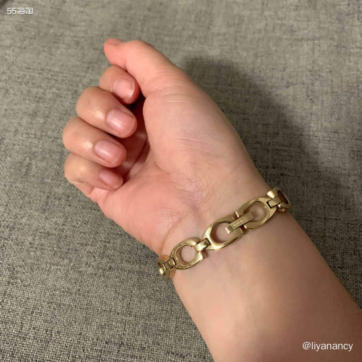 🍇这款小手表也是我比较喜欢的一款，它表盘小小的，看着很秀气