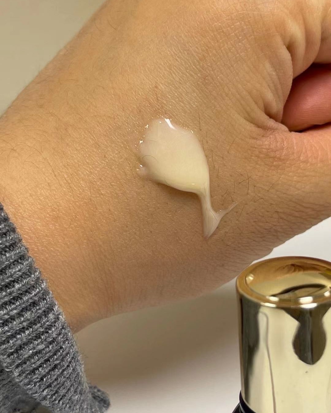 我给打家排个雷，这款雅诗兰黛的夜间精华，国内好像还没有！  